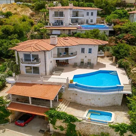 June With Spectacular Views, 50 Mt To The Sea *