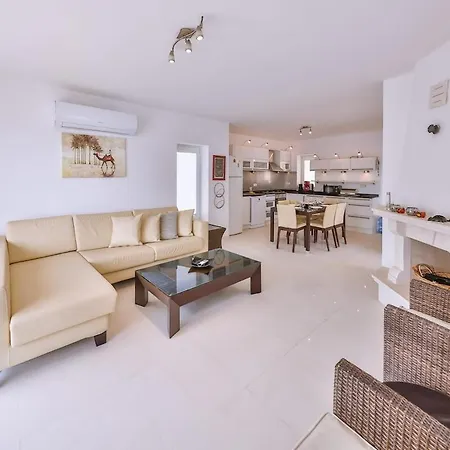 June With Spectacular Views, 50 Mt To The Sea Villa *