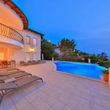 June With Spectacular Views, 50 Mt To The Sea Villa *