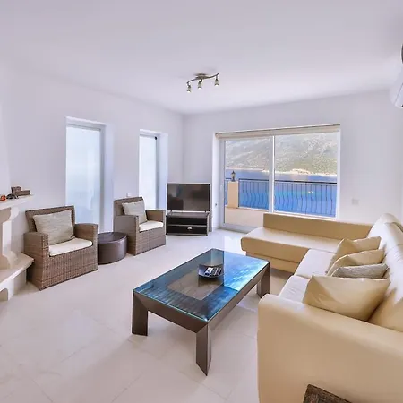 June With Spectacular Views, 50 Mt To The Sea Villa